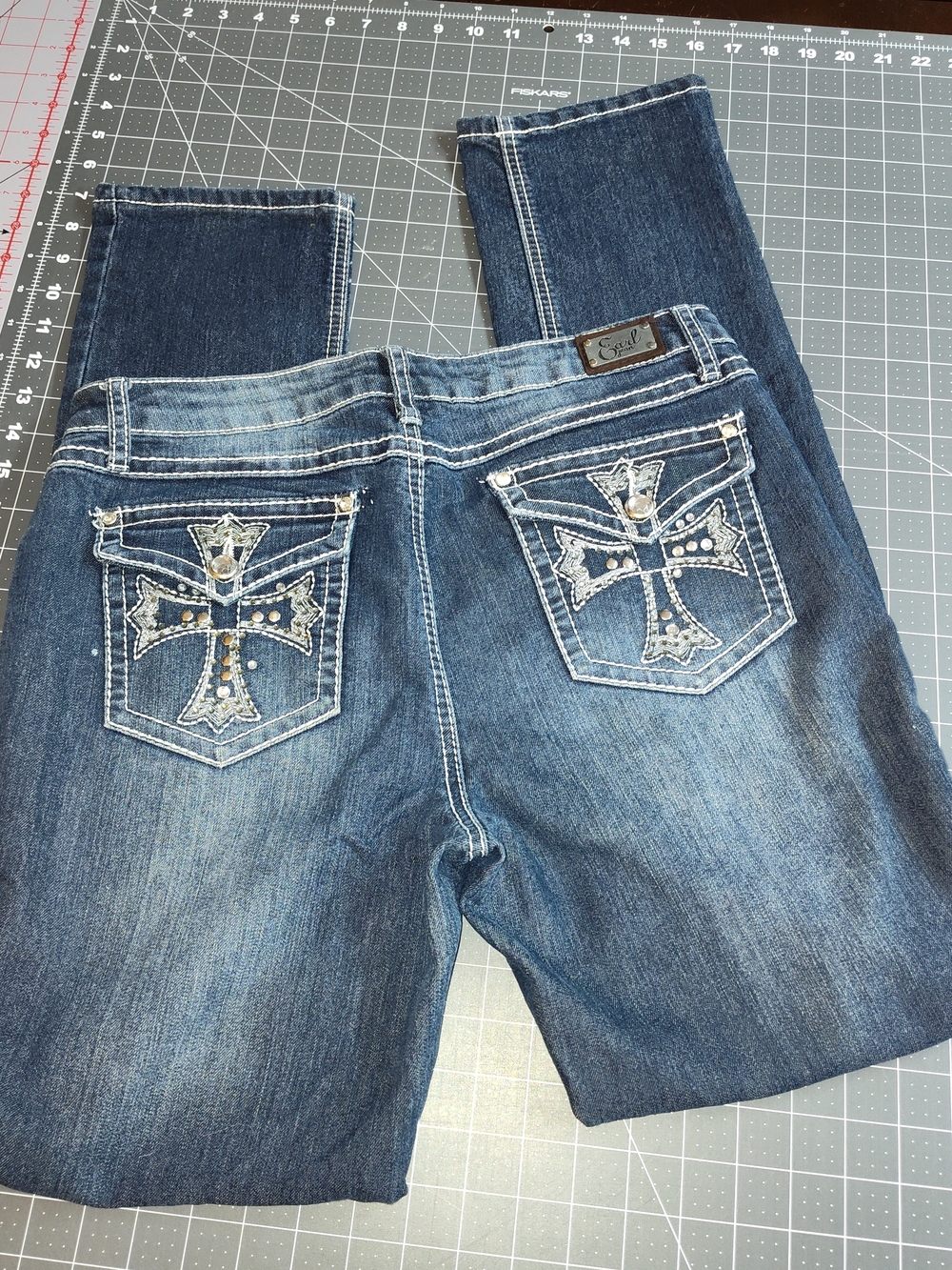 Women’s Earl Jean Embellished Dark Wash Jeans - Cross Pocket Detail Size 8